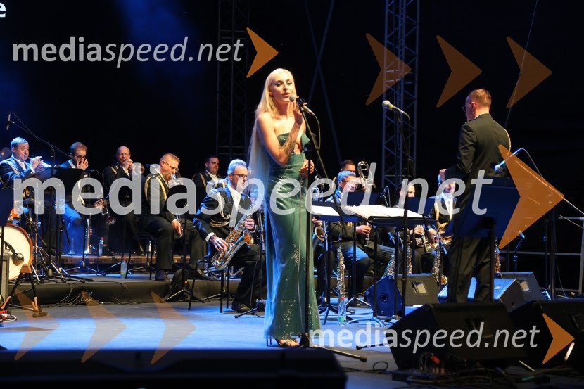  Sara Briški Cirman - Raiven, pevka, harfistkaVečer slovenske popevke, Lent 2024