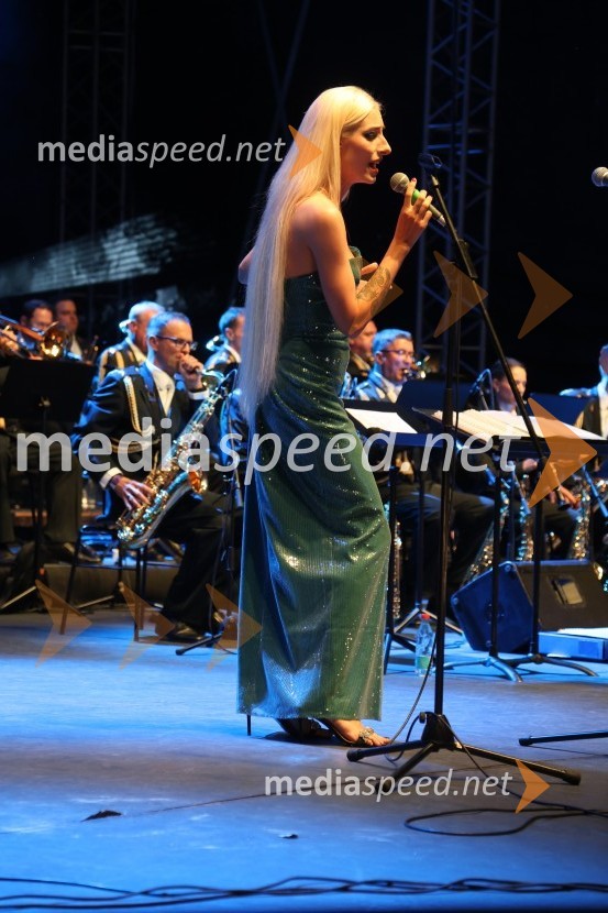  Sara Briški Cirman - Raiven, pevka, harfistkaVečer slovenske popevke, Lent 2024