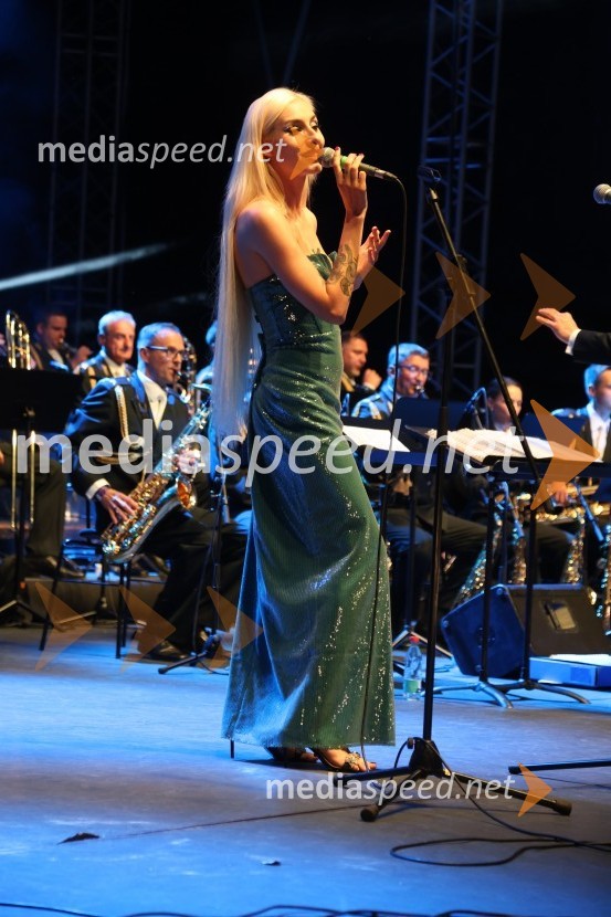  Sara Briški Cirman - Raiven, pevka, harfistkaVečer slovenske popevke, Lent 2024