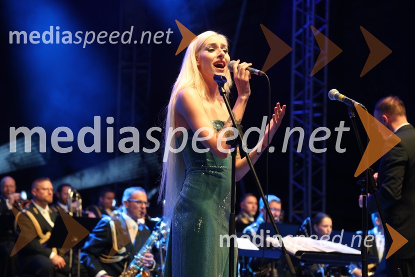  Sara Briški Cirman - Raiven, pevka, harfistkaVečer slovenske popevke, Lent 2024