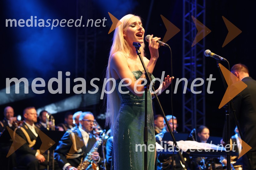  Sara Briški Cirman - Raiven, pevka, harfistkaVečer slovenske popevke, Lent 2024