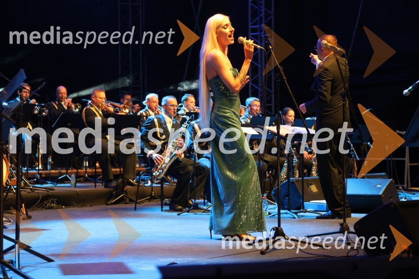  Sara Briški Cirman - Raiven, pevka, harfistkaVečer slovenske popevke, Lent 2024