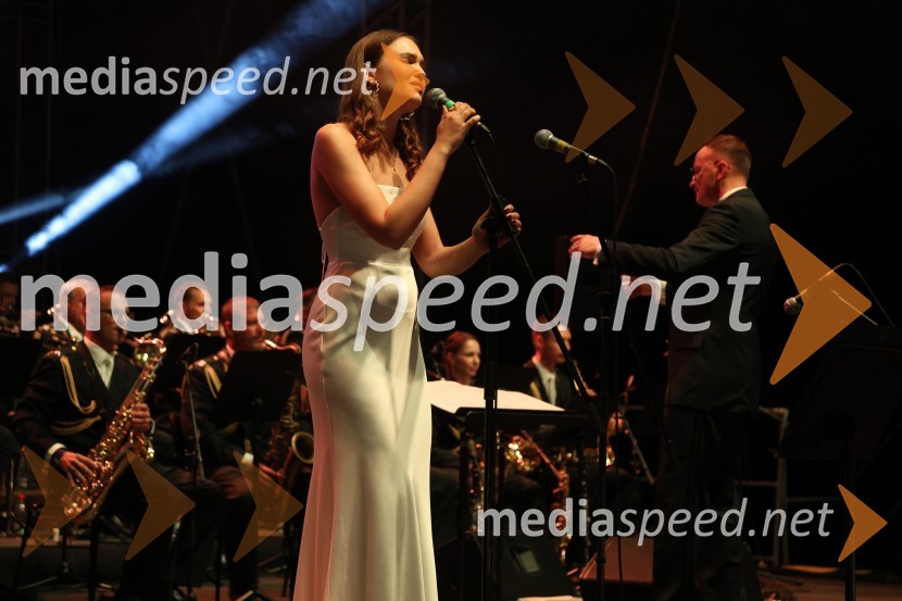  Veronika Strnad, pevkaVečer slovenske popevke, Lent 2024