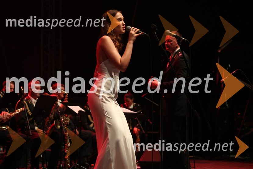  Veronika Strnad, pevkaVečer slovenske popevke, Lent 2024