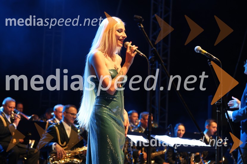  Sara Briški Cirman - Raiven, pevka, harfistkaVečer slovenske popevke, Lent 2024