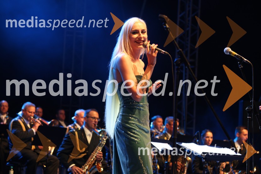  Sara Briški Cirman - Raiven, pevka, harfistkaVečer slovenske popevke, Lent 2024