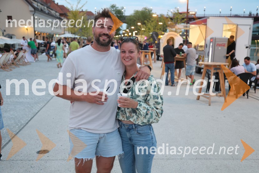  Filip Flisar, nekdanji smučar prostega sloga in lastnik blagovne znamke Pohorska šunka;  Sara Domajnko, deskarka na sneguFestival Lent 2024, nedeljsko dogajanje