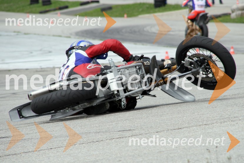 Padec Matevža HribarjaHITROSTNI MOTOCIKLIZEM, DP4 - Pokal Tomos
