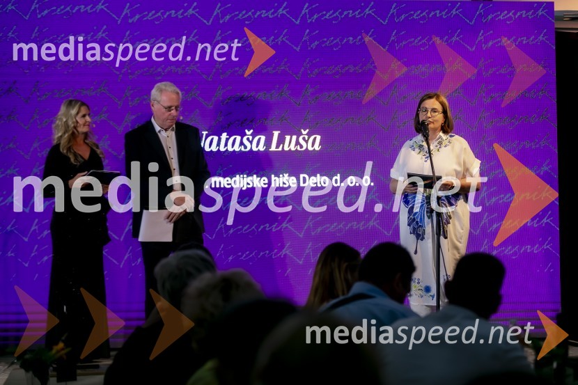  Bernarda Žarn, voditeljica;  ... ;  Nataša  Luša, direktorica družbe Delo d.o.o.Kresnika za najboljši roman leta je prejela Anja Mugerli