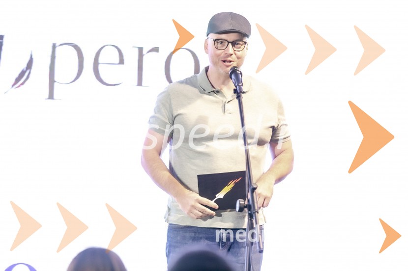 Prof. Dr. Andrej Predin, pisatelj in novinarKresnika za najboljši roman leta je prejela Anja Mugerli