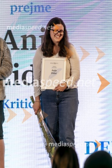  Anja ZidarKresnika za najboljši roman leta je prejela Anja Mugerli