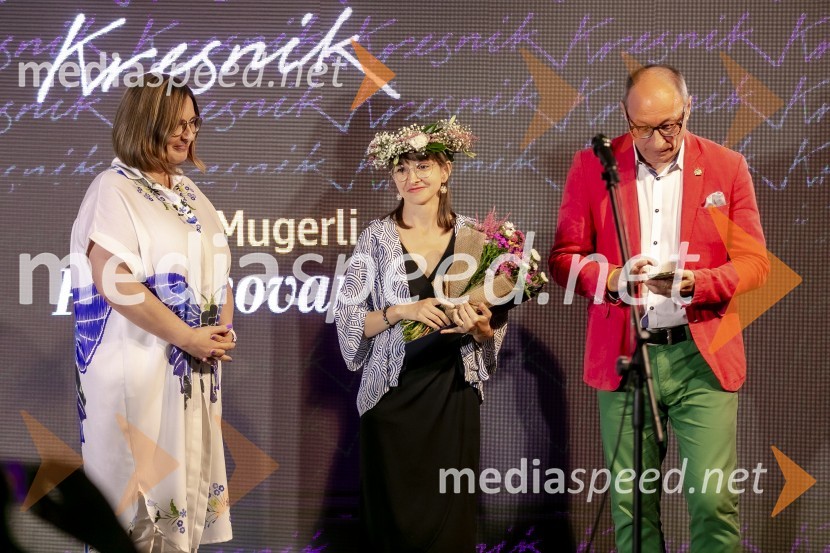  Nataša  Luša, direktorica družbe Delo d.o.o.;  Anja Mugerli, pisateljica;  Igor Bratož, novinarKresnika za najboljši roman leta je prejela Anja Mugerli