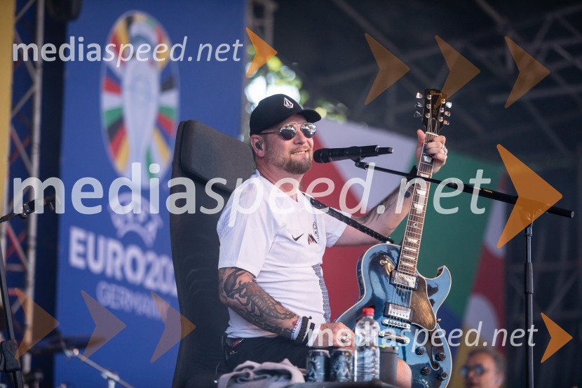  Tomi Meglič, glasbenik, pevec skupine SiddhartaSlovenija gre naprej: Slovenci do točke in uvrstitve v osmino finala EURA 2024