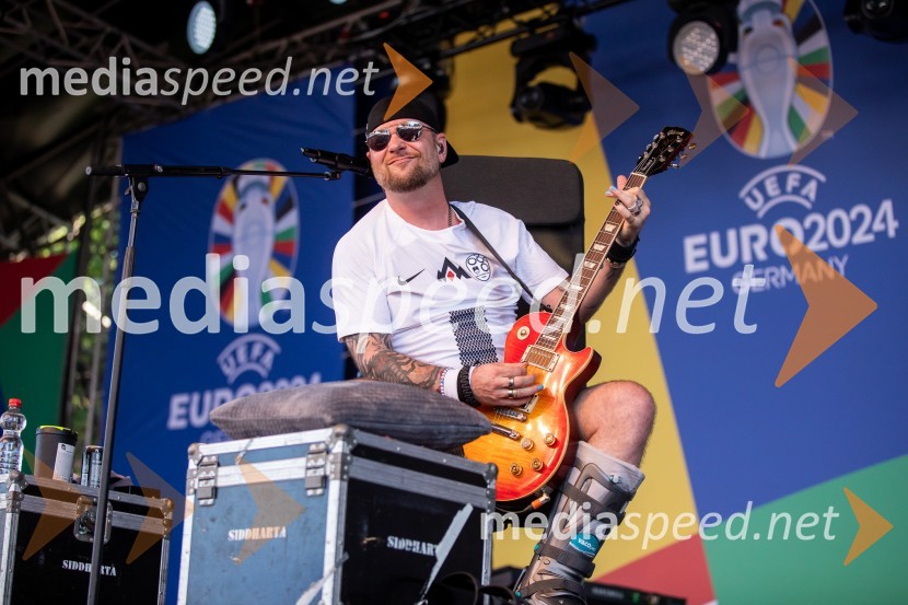  Tomi Meglič, glasbenik, pevec skupine SiddhartaSlovenija gre naprej: Slovenci do točke in uvrstitve v osmino finala EURA 2024