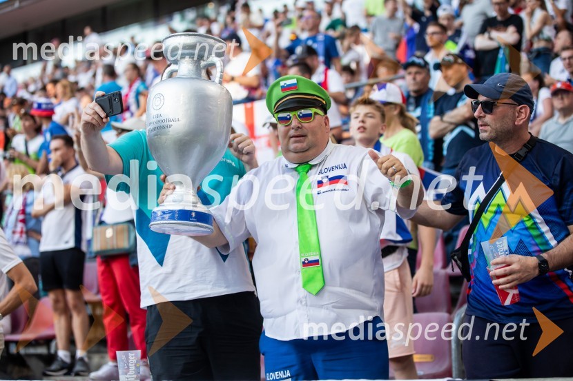  Aleksander Javornik, navijačSlovenija gre naprej: Slovenci do točke in uvrstitve v osmino finala EURA 2024