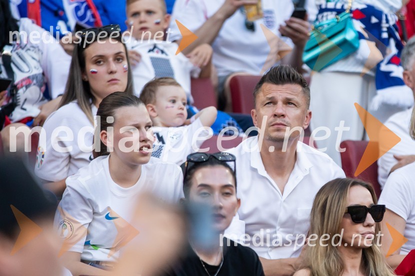  ... ;  Zlatko Dedić, nogometašSlovenija gre naprej: Slovenci do točke in uvrstitve v osmino finala EURA 2024