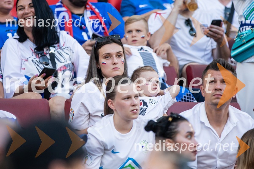  Ana MlakarSlovenija gre naprej: Slovenci do točke in uvrstitve v osmino finala EURA 2024