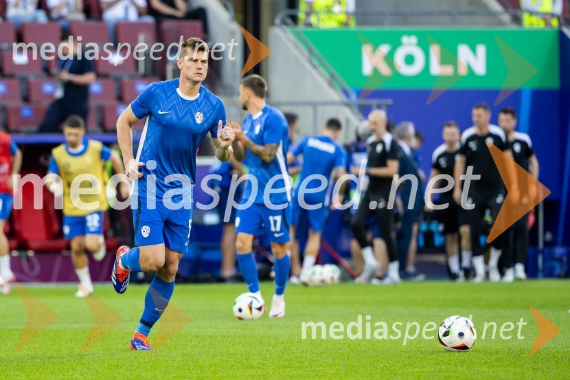  Jaka Bijol, nogometašSlovenija gre naprej: Slovenci do točke in uvrstitve v osmino finala EURA 2024