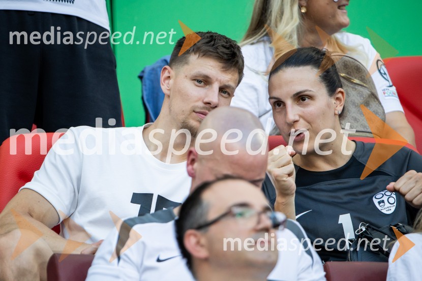 ... ;  Teja Oblak, košarkaricaSlovenija gre naprej: Slovenci do točke in uvrstitve v osmino finala EURA 2024