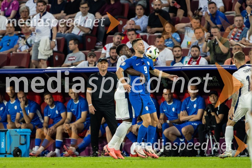  ... ;  Andraž Šporar, nogometašSlovenija gre naprej: Slovenci do točke in uvrstitve v osmino finala EURA 2024