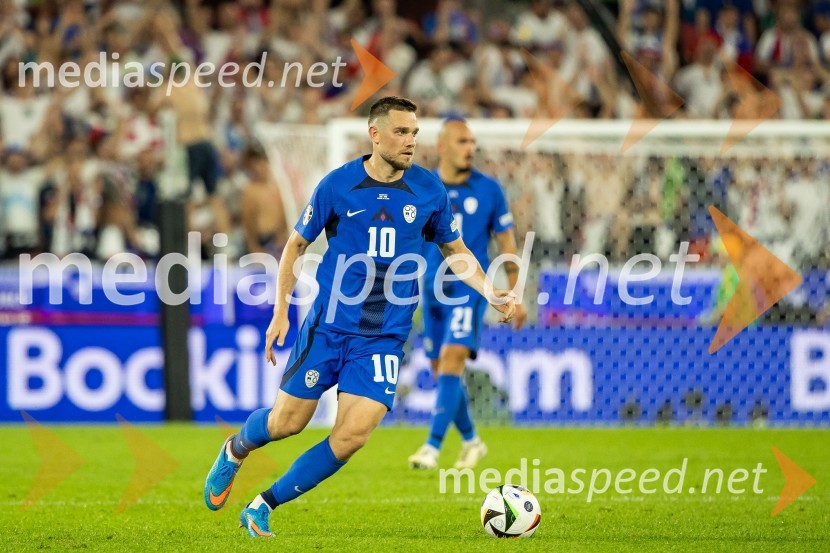  Timi Max Elšnik, nogometašSlovenija gre naprej: Slovenci do točke in uvrstitve v osmino finala EURA 2024