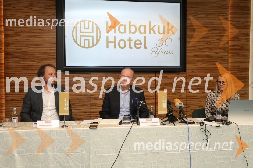  Dejan Podgoršek, Artana;  Audun Lekve, glavni izvršni direktor, CRE Cottbus;  ... Hotel Habakuk ima novega lastnika in upravljavca