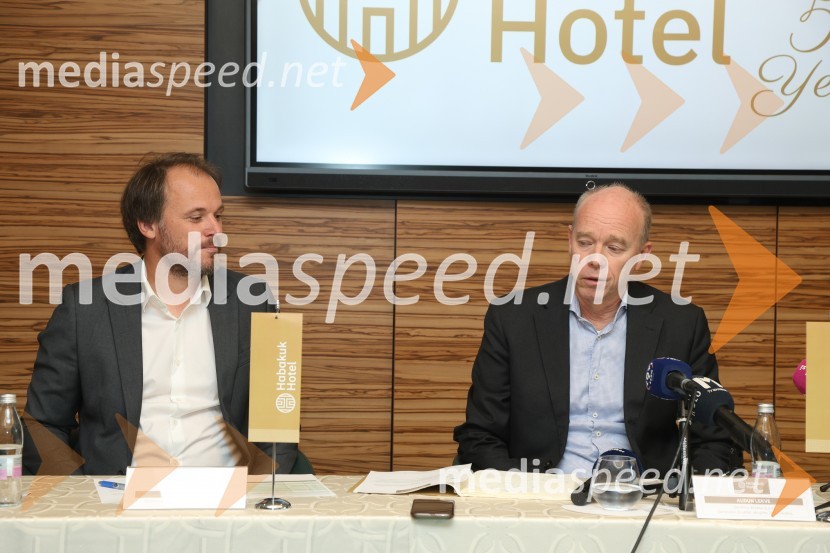  Dejan Podgoršek, Artana;  Audun Lekve, glavni izvršni direktor, CRE CottbusHotel Habakuk ima novega lastnika in upravljavca