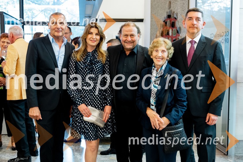  Danilo Rošker, direktor SNG Maribor;  Janja Lamberger;  Darko  Brlek, direktor in umetniški vodja, Festival Ljubljana;  Marjeta Musar; dr. Aleš Musar, lastnik Ruske dačeTosca, najznamenitejša opera na 72. Ljubljana Festivalu