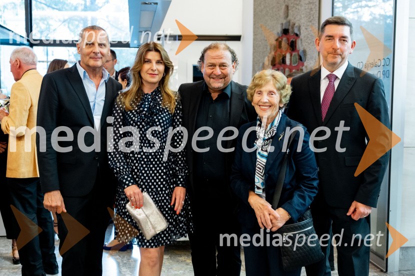  Danilo Rošker, direktor SNG Maribor;  Janja Lamberger;  Darko  Brlek, direktor in umetniški vodja, Festival Ljubljana;  Marjeta Musar; dr. Aleš Musar, lastnik Ruske dačeTosca, najznamenitejša opera na 72. Ljubljana Festivalu