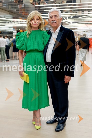  Darja Kuhar Kotnik, soustanoviteljica in podpredsednica Društva za zdravje naroda;  Rajko Kotnik, bivši poslovni direktor Cankarjevega doma, dosedanji predsednik Lions kluba Ljubljana RožnikTosca, najznamenitejša opera na 72. Ljubljana Festivalu