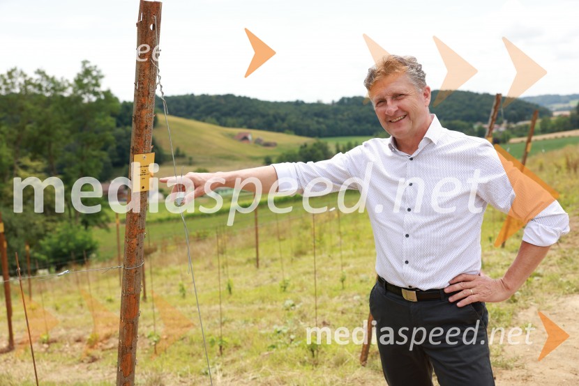  Danilo Steyer,   vinar, Steyer Vina; vinski vitez, predsednik Vinske reprezentance SlovenijePredstavitev ampelografskega vrta in nove multisenzorične izkušnje na posestvu Steyer