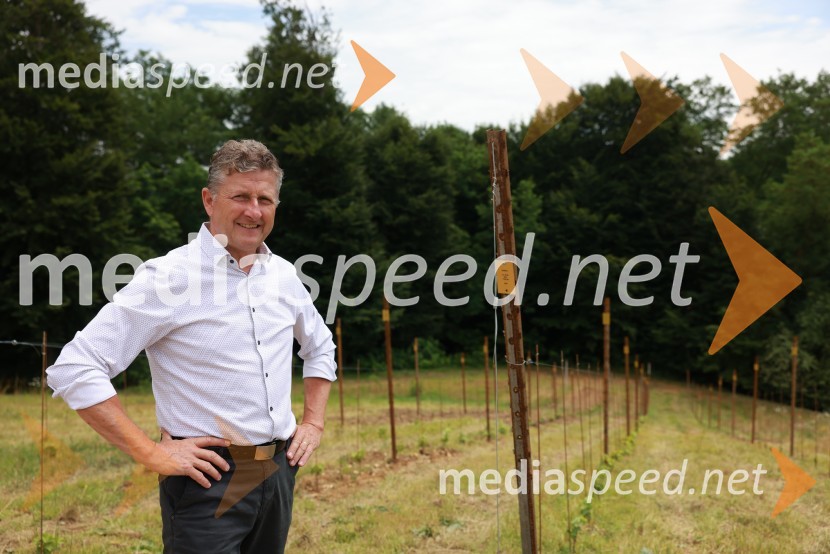  Danilo Steyer,   vinar, Steyer Vina; vinski vitez, predsednik Vinske reprezentance SlovenijePredstavitev ampelografskega vrta in nove multisenzorične izkušnje na posestvu Steyer