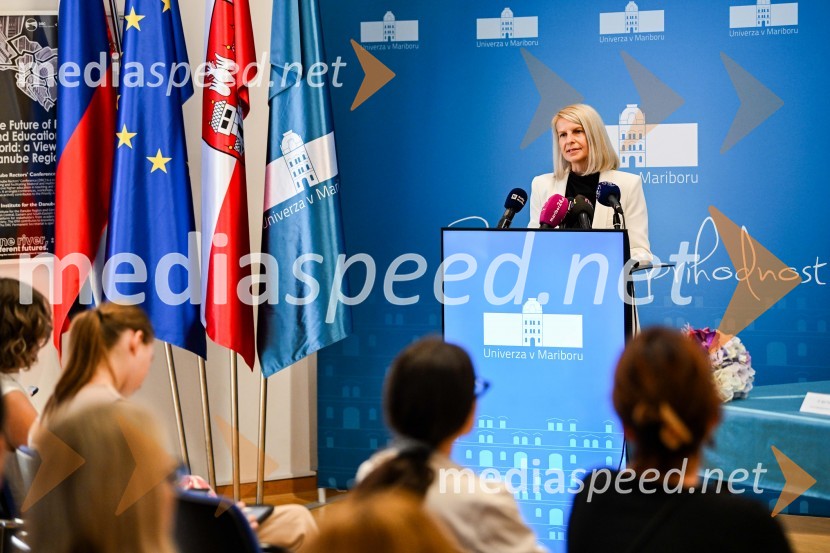  dr. Mateja  Lorber, dekanja, Fakulteta za zdravstvene vede - FZV MariborPodpis pogodbe za (so)financiranje projekta širitve in obnove Fakultete za zdravstvene vede Univerze v Mariboru