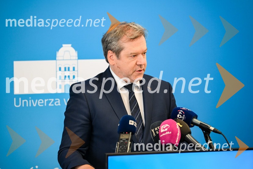   Igor Papič, minister za izobraževanje, znanost in športPodpis pogodbe za (so)financiranje projekta širitve in obnove Fakultete za zdravstvene vede Univerze v Mariboru