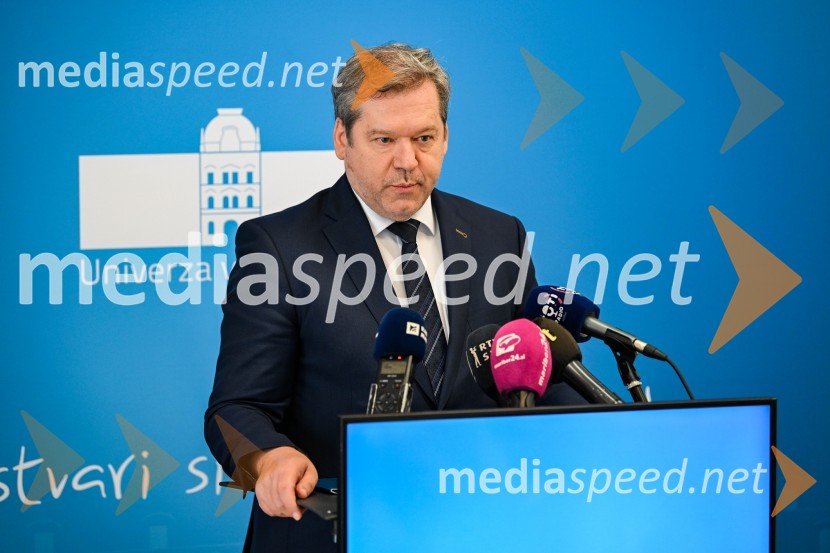   Igor Papič, minister za izobraževanje, znanost in športPodpis pogodbe za (so)financiranje projekta širitve in obnove Fakultete za zdravstvene vede Univerze v Mariboru