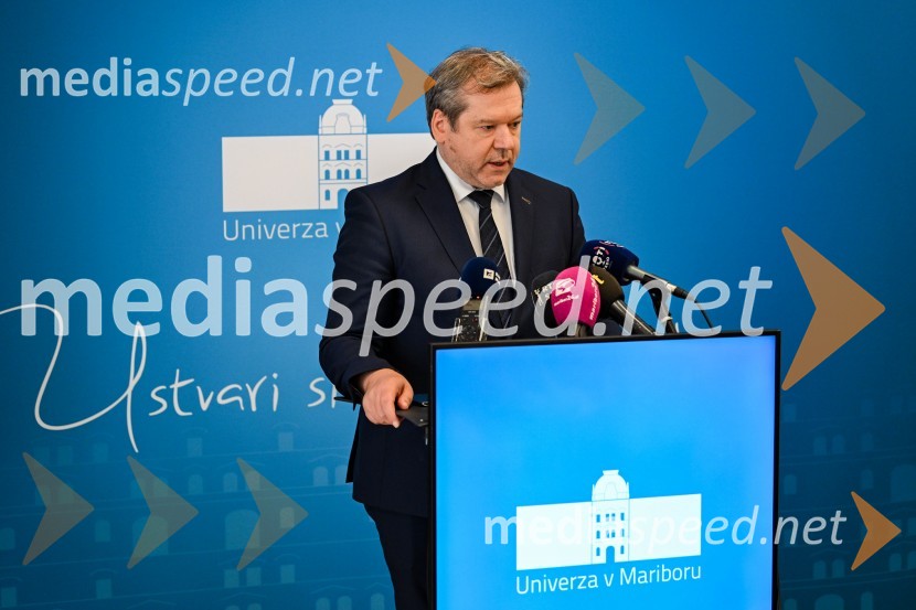   Igor Papič, minister za izobraževanje, znanost in športPodpis pogodbe za (so)financiranje projekta širitve in obnove Fakultete za zdravstvene vede Univerze v Mariboru