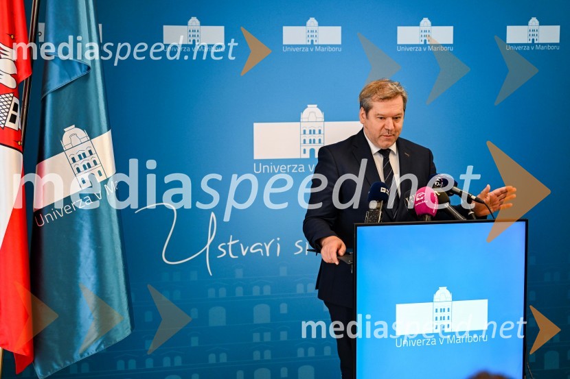   Igor Papič, minister za izobraževanje, znanost in športPodpis pogodbe za (so)financiranje projekta širitve in obnove Fakultete za zdravstvene vede Univerze v Mariboru