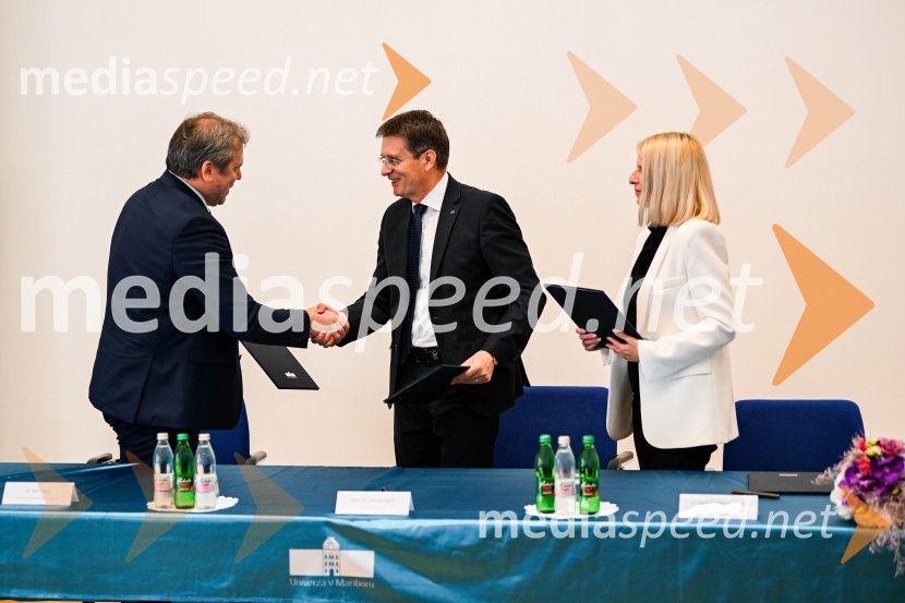   Igor Papič, minister za izobraževanje, znanost in šport; prof. dr. Zdravko Kačič, rektor Univerze v Mariboru;  dr. Mateja  Lorber, dekanja, Fakulteta za zdravstvene vede - FZV MariborPodpis pogodbe za (so)financiranje projekta širitve in obnove Fakultete za zdravstvene vede Univerze v Mariboru