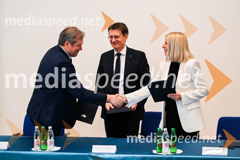   Igor Papič, minister za izobraževanje, znanost in šport; prof. dr. Zdravko Kačič, rektor Univerze v Mariboru;  dr. Mateja  Lorber, dekanja, Fakulteta za zdravstvene vede - FZV MariborPodpis pogodbe za (so)financiranje projekta širitve in obnove Fakultete za zdravstvene vede Univerze v Mariboru