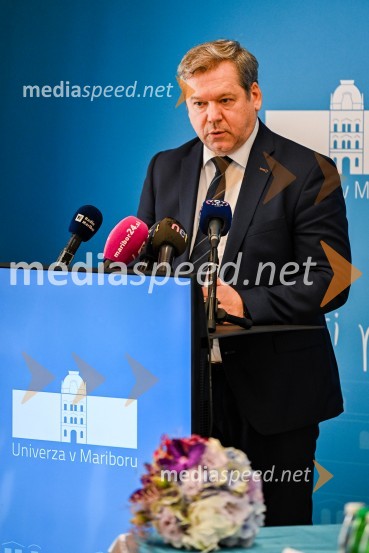   Igor Papič, minister za izobraževanje, znanost in športPodpis pogodbe za (so)financiranje projekta širitve in obnove Fakultete za zdravstvene vede Univerze v Mariboru