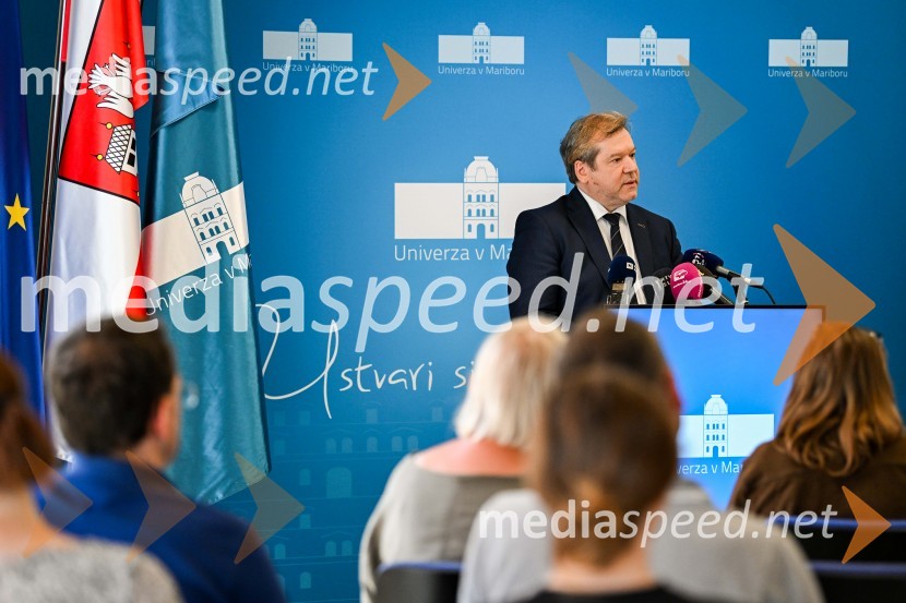   Igor Papič, minister za izobraževanje, znanost in športPodpis pogodbe za (so)financiranje projekta širitve in obnove Fakultete za zdravstvene vede Univerze v Mariboru