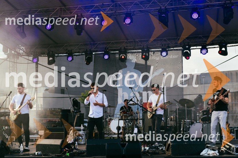  Miha Mihelič, Inšpektorji band;  Tim Klun, vokal, Inšpektorji band;  ... ;  David Lužar, bas kitara, Inšpektorji bandVeliki koncert Vlada Kreslina z Malimi bogovi v Citycentru Celje