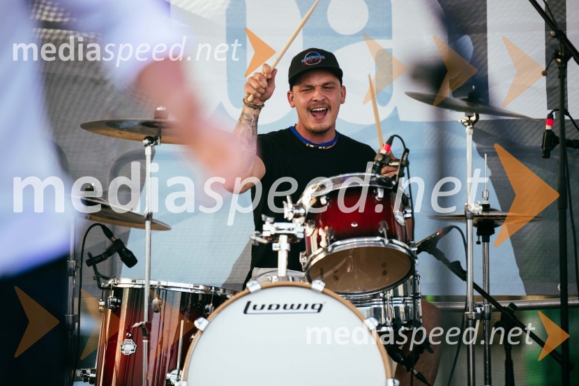  Rok Lužar, bobni, Inšpektorji bandVeliki koncert Vlada Kreslina z Malimi bogovi v Citycentru Celje