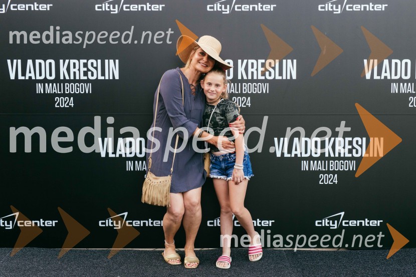  Mojca Škof, vizažistka;  ... Veliki koncert Vlada Kreslina z Malimi bogovi v Citycentru Celje