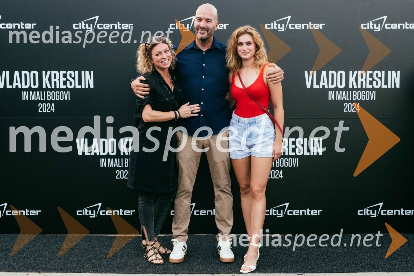  Sonja Rigler, stilistka;  ... ;  ... Veliki koncert Vlada Kreslina z Malimi bogovi v Citycentru Celje