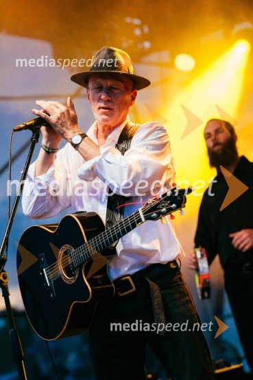  Vlado Kreslin, glasbenikVeliki koncert Vlada Kreslina z Malimi bogovi v Citycentru Celje