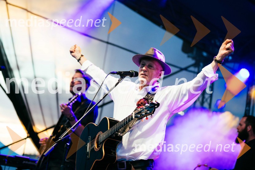  Vlado Kreslin, glasbenikVeliki koncert Vlada Kreslina z Malimi bogovi v Citycentru Celje