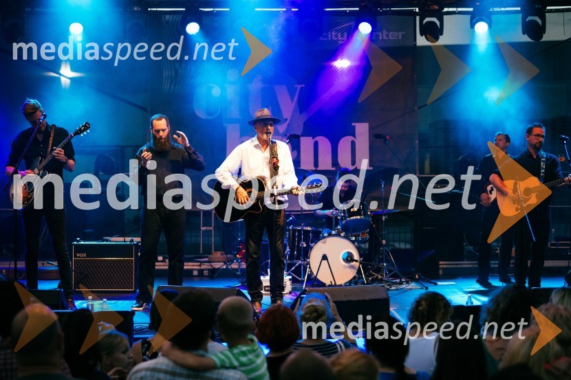  Vlado Kreslin, glasbenikVeliki koncert Vlada Kreslina z Malimi bogovi v Citycentru Celje