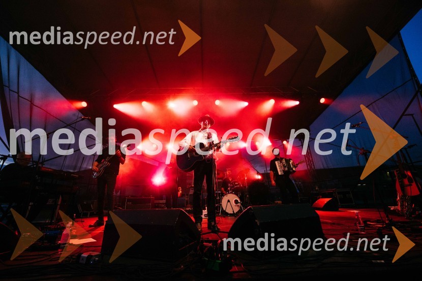  Vlado Kreslin, glasbenikVeliki koncert Vlada Kreslina z Malimi bogovi v Citycentru Celje