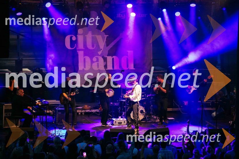  Vlado Kreslin, glasbenikVeliki koncert Vlada Kreslina z Malimi bogovi v Citycentru Celje
